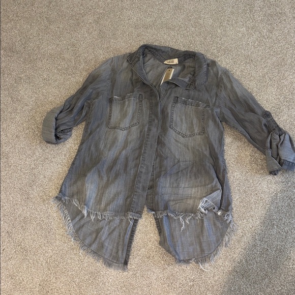 BELLA DAHL
FRAYED HEM SPLIT BACK TOP Medium NWT - Picture 7 of 8